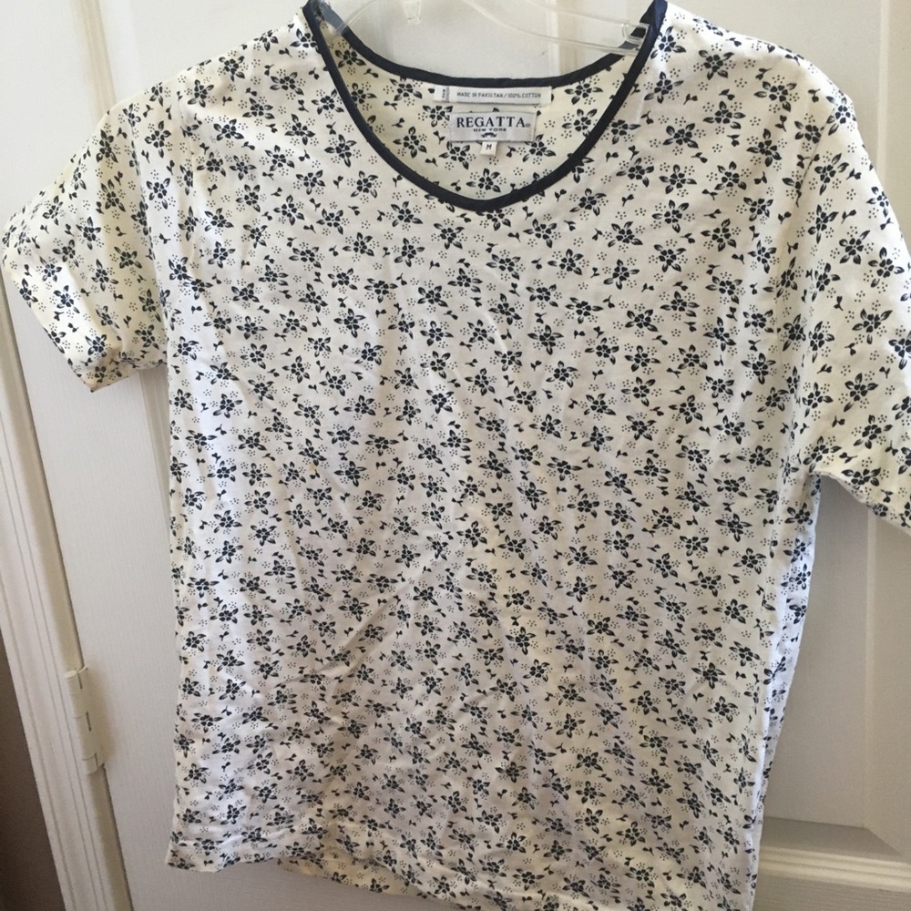 FINAL MARKDOWN LADIES regatta tee medium